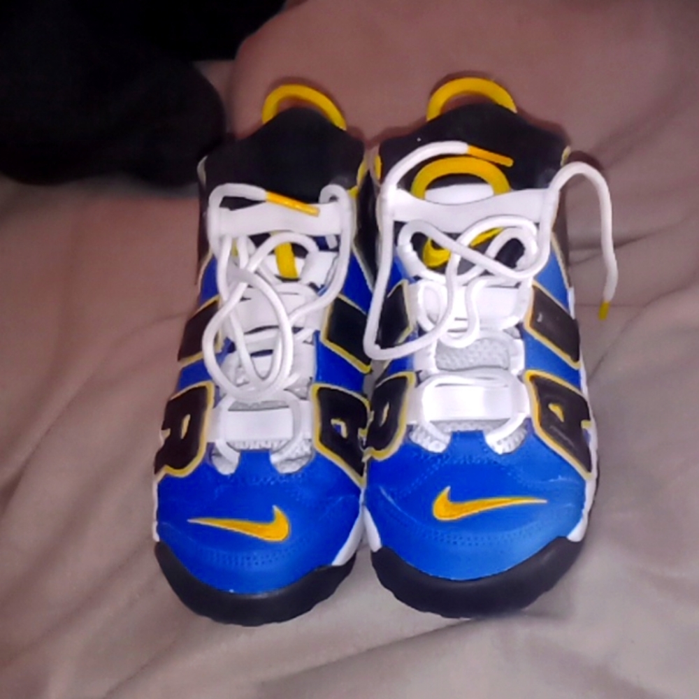New Nike Air Uptempo Love,Peace, and Basketball Golden State colors Size 13c